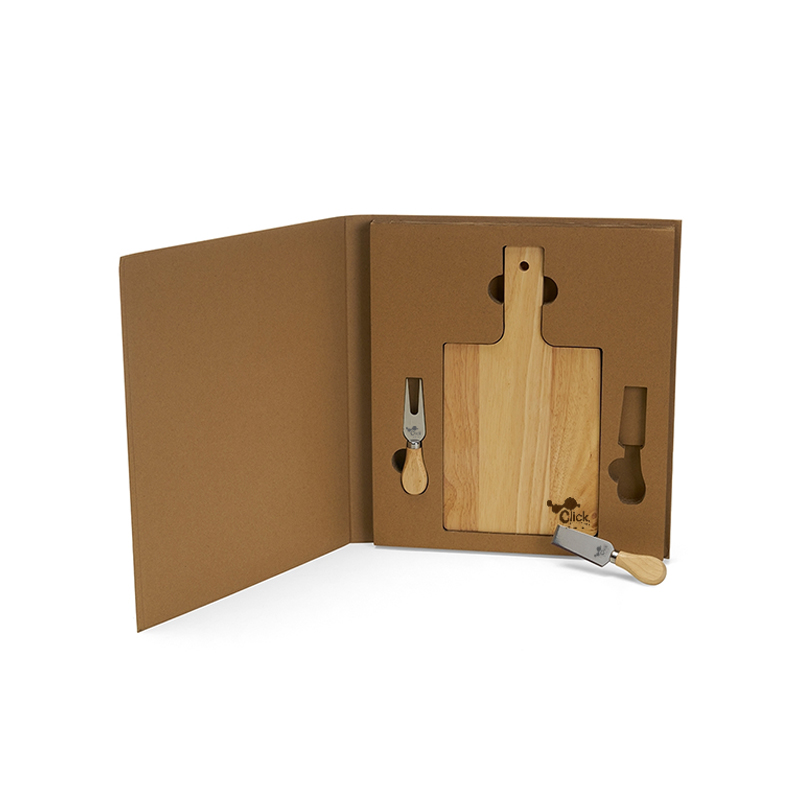 Kit queijo 3 peças em estojo kraft, contém: Tábua de bambu retangular, faca reta, e garfo. Tábua com orifício para encaixe.
Altura : 35 cm
Largura : 31 cm
Espessura : 2,9 cm
Medidas aproximadas para gravação (CxL): 34 cm x 29 cm